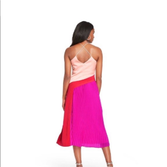 Dresses - Picture 2 of 3